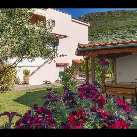 Omalia Apartment