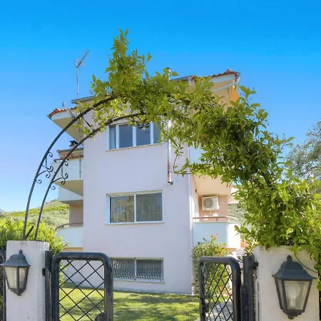 Omalia Apartment